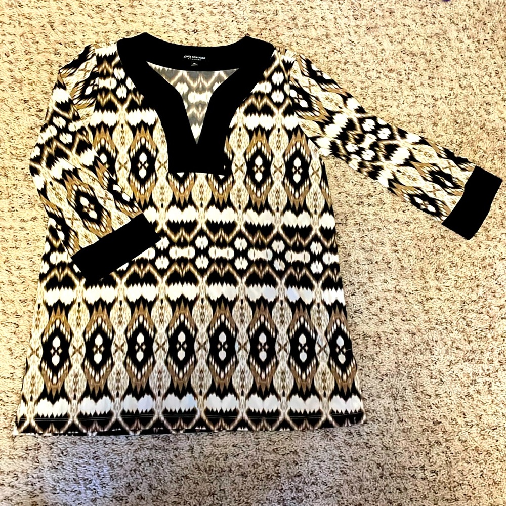 Jones New York Tunic Top - silky feel and fun print